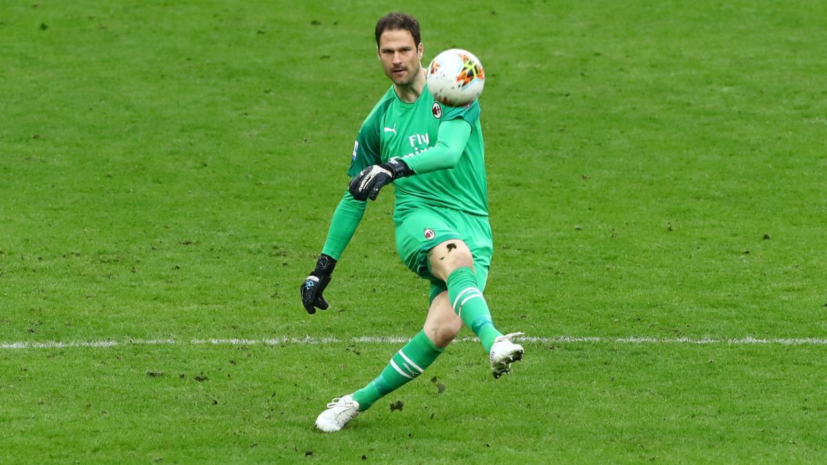 Begovic Likes His Position at Milan and Wants to Stay