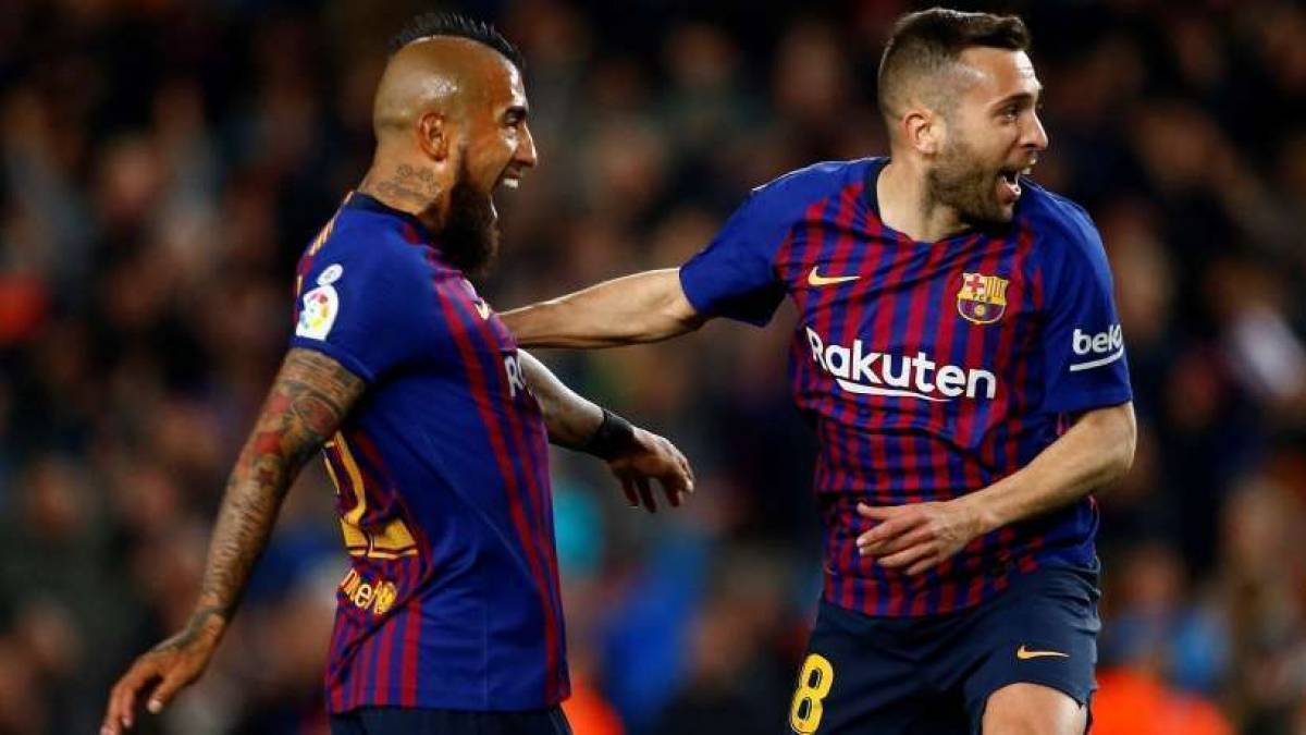 Vidal Asserts His Desire to Remain at Barcelona amidst Rumours of the Club Trying to Sell Him