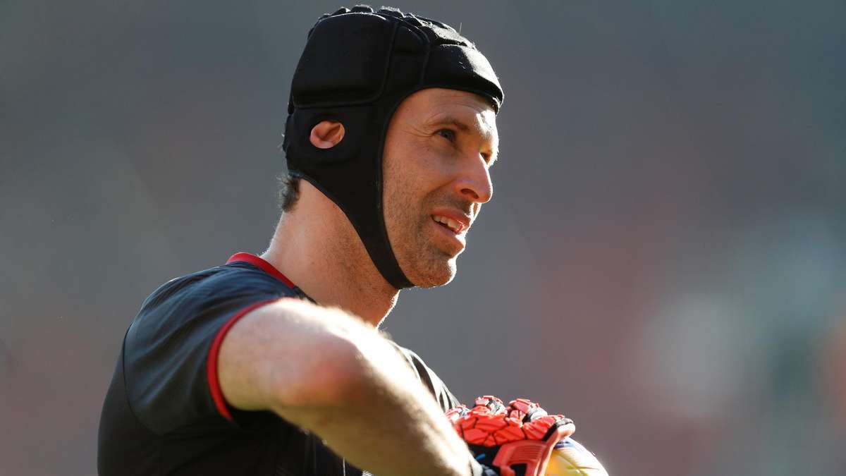 Petr Cech Played Second Season at Chelsea with Two Broken Shoulders