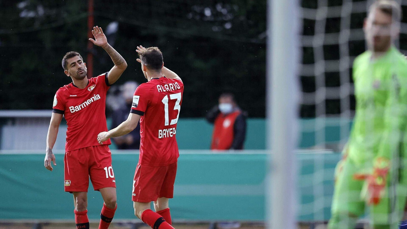 Bayer Leverkusen Wins against Saarbruecken to Enter Bundesliga Final