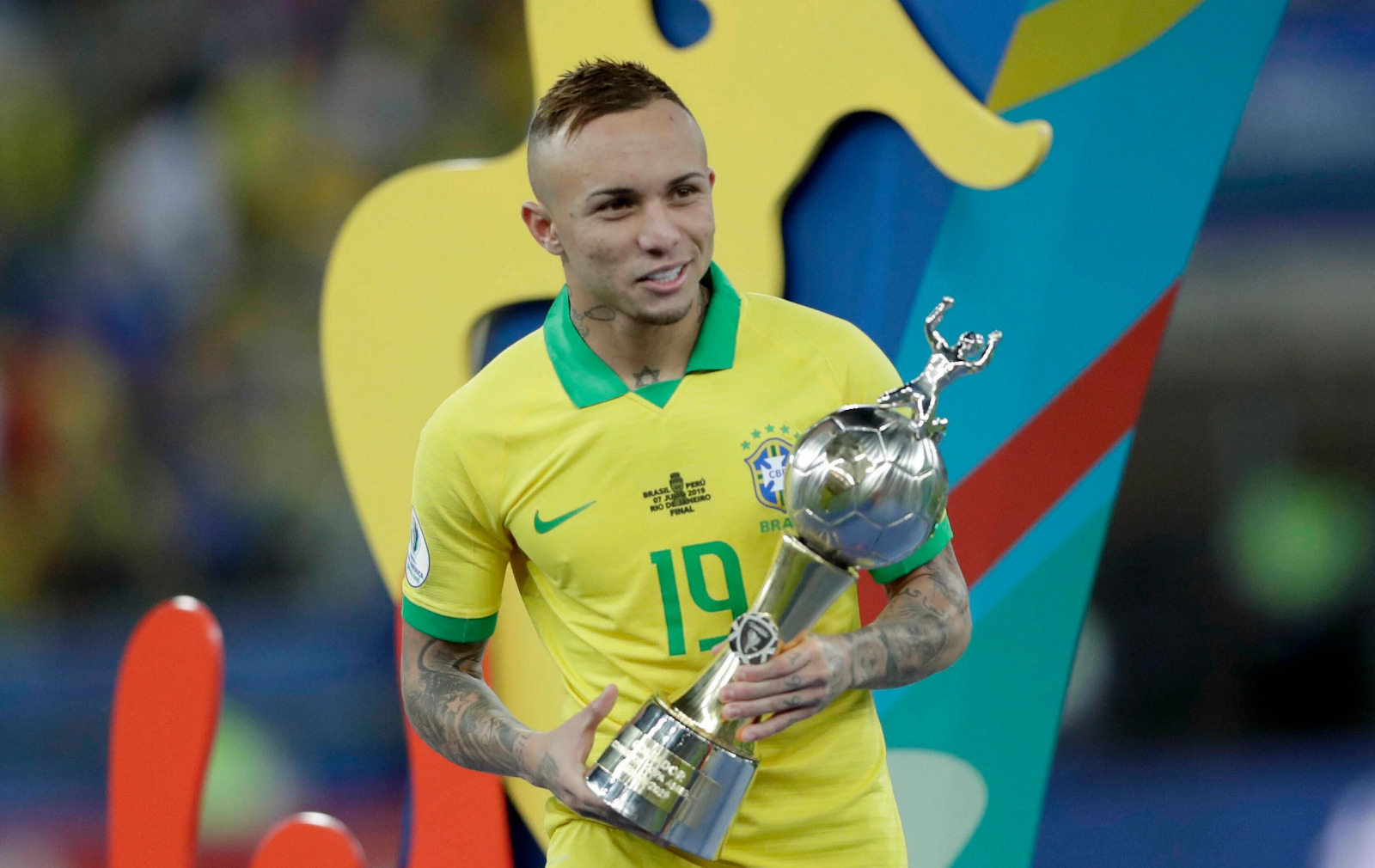 Everton Wants Everton Soares, but So Does Newcastle