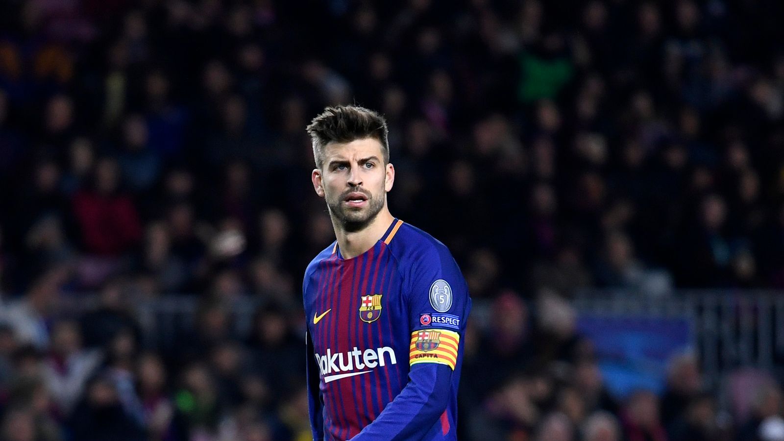 Pique Spends Time with His Family on His Day Off