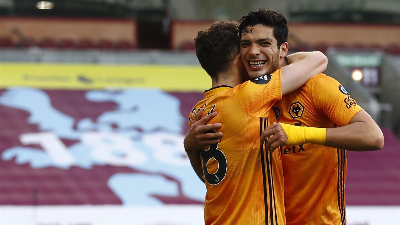 Burnley Saved from Defeat against Wolves with a Last-minute Penalty Kick from Wood