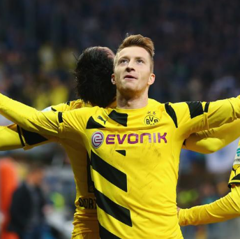 Reus commits his future to Dortmund for another year